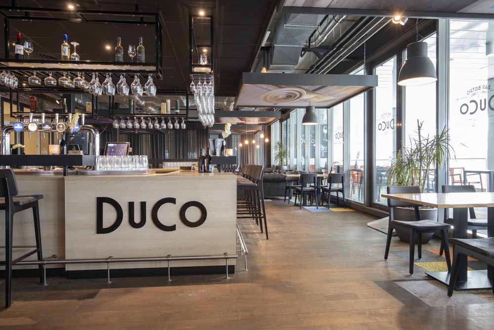 Genieten in duco bar