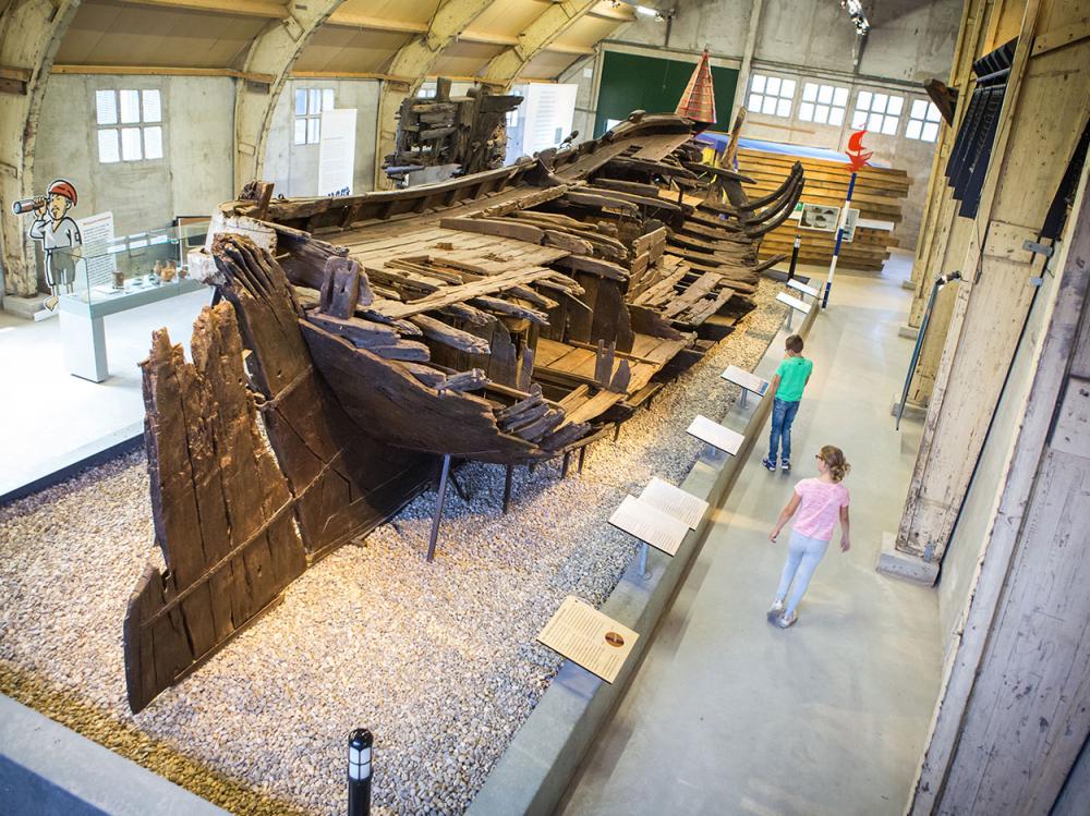 Oud schip Batavialand Lelystad