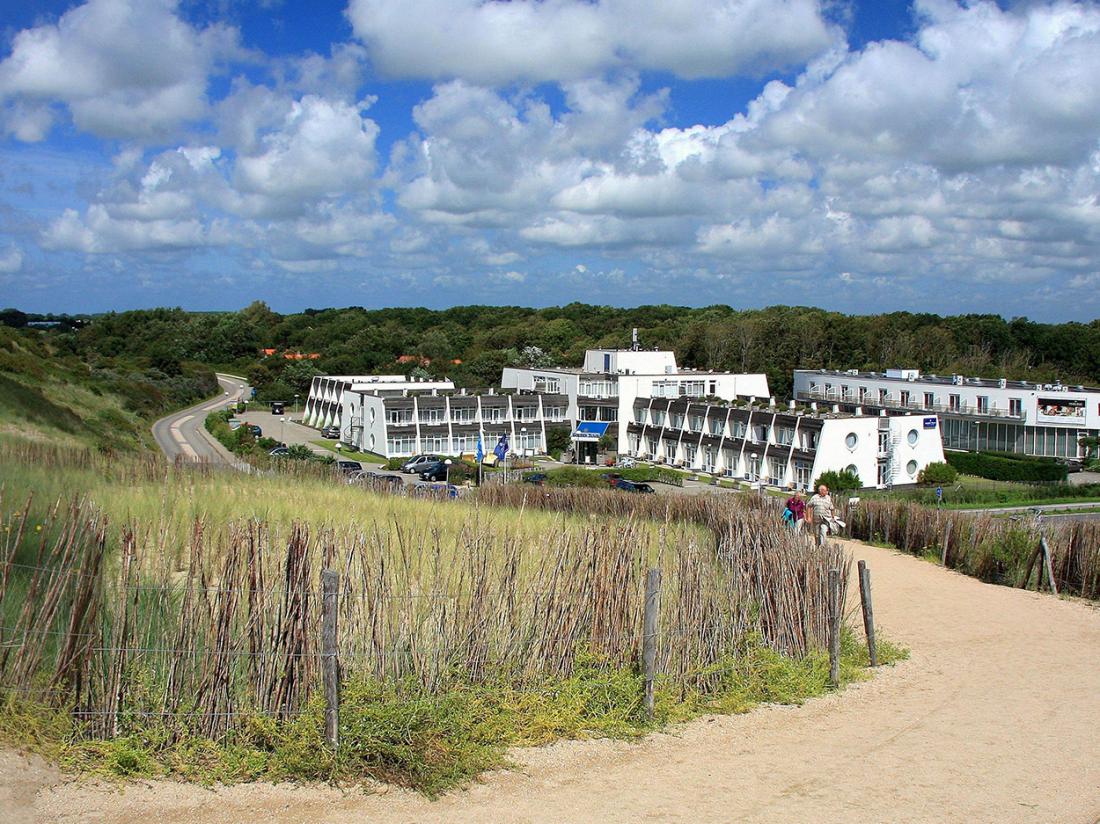 Strandhotel Westduin Hotelovernachting Zeeland Buitenaanzicht