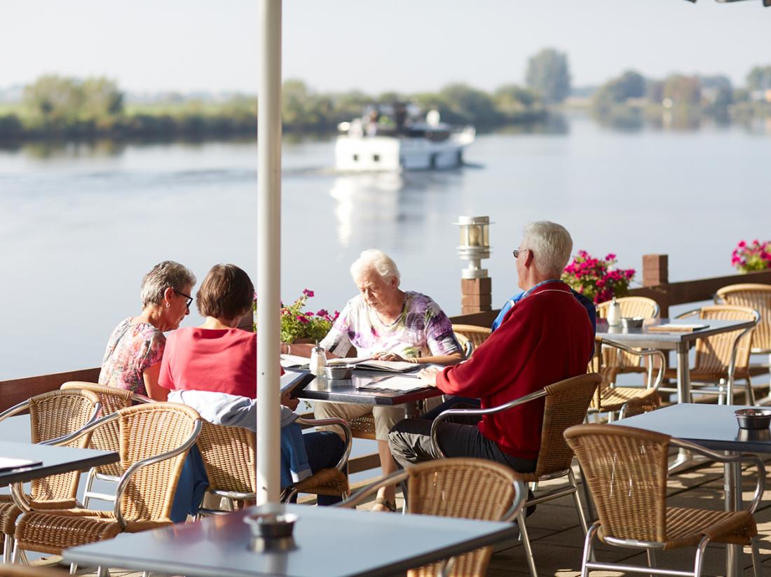 Hotel Restaurant Zwartewater IJsselmeer Terras