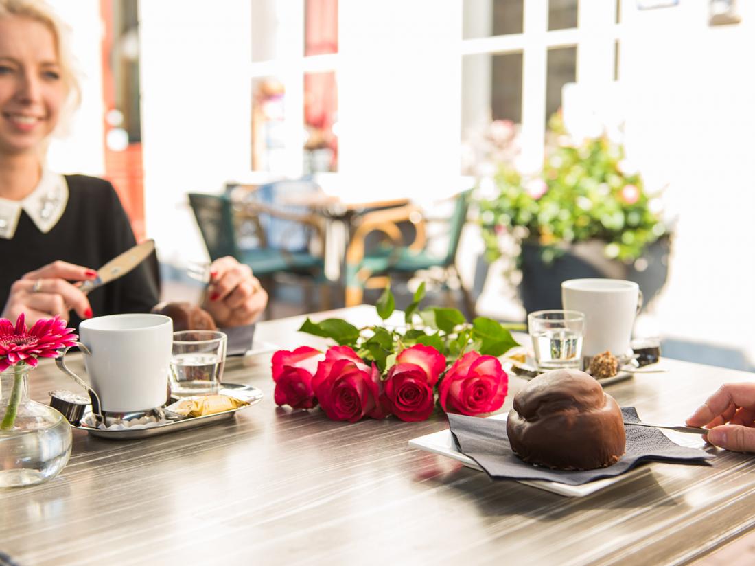 Koffie en Bossche bol