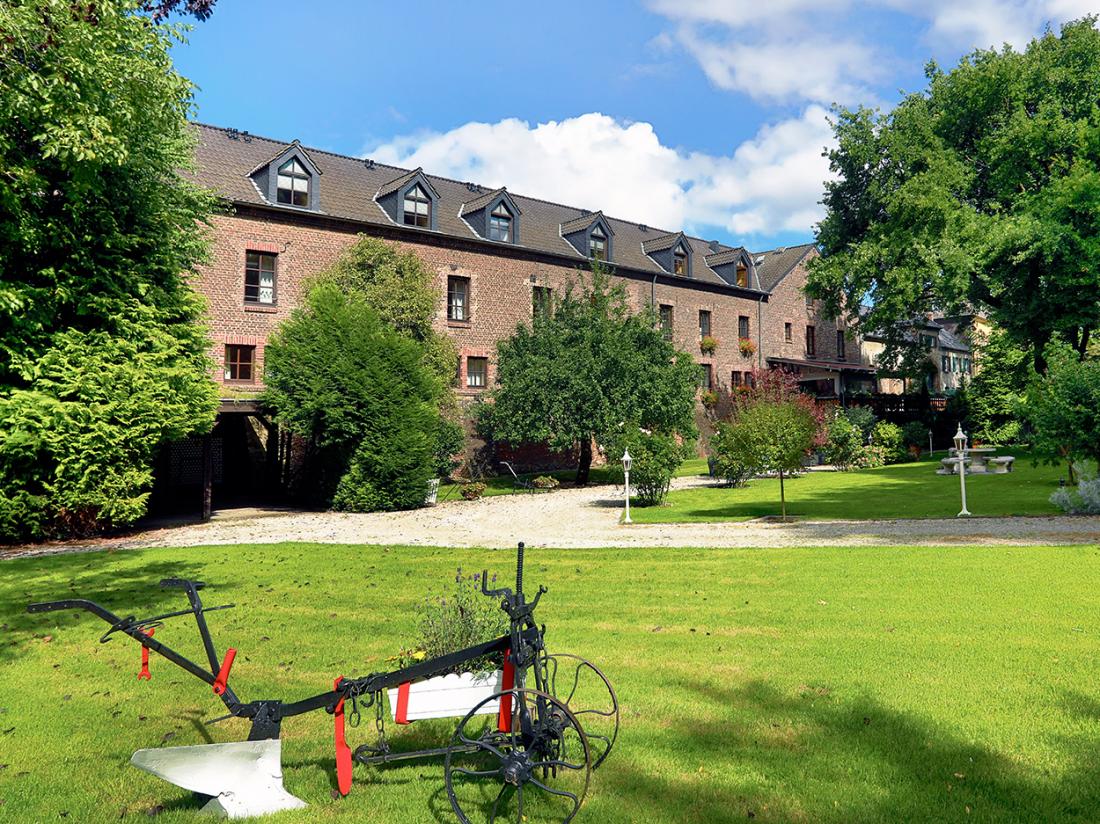 Weekendjeweg Bedburg Buitenaanzicht Tuin