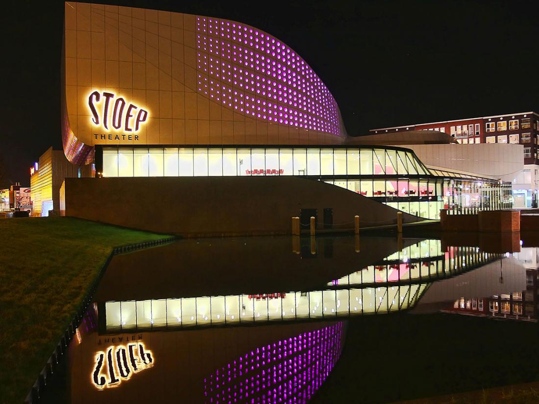 Carlton Oasis Spijkenisse Theater De Stoep Avondlicht