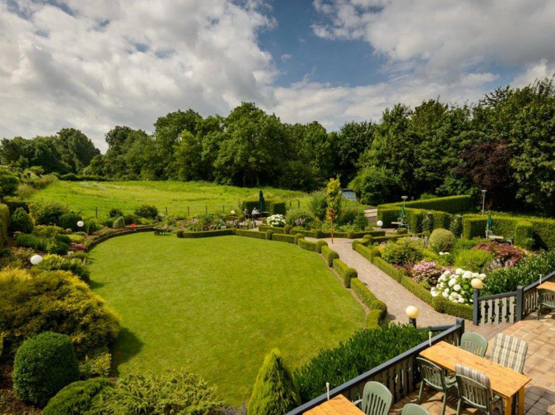 Hotel Bemelmans Weekendjeweg Schin op Geul Zuid Limburg Tuin