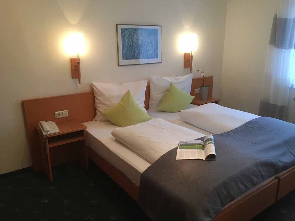 Arrangement hotelaanbieding hotelkamer hotel Eifelstern