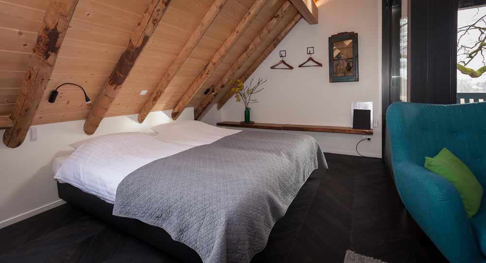 heerlijk bed in kamer landschap