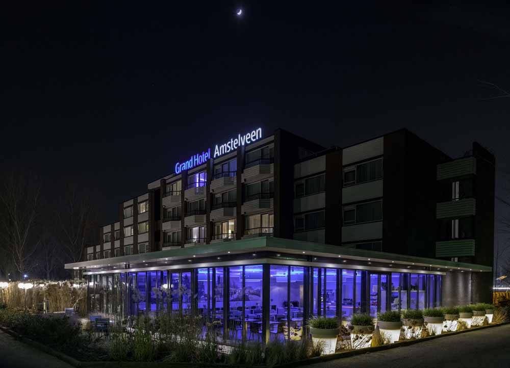 hotelarrangement grand hotel amstelveen aanzicht avond