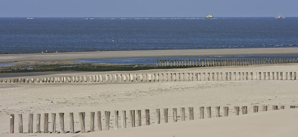 lauwersoog strand groningen fietsvakantie