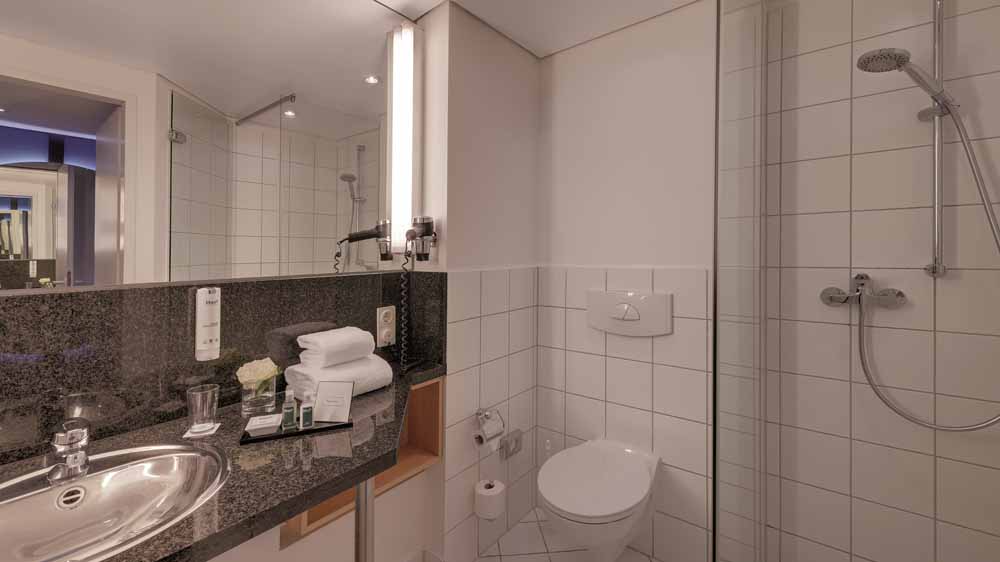 hotel aanbieding MAXX by Steigenberger Bad Honnef Duitsland badkamer