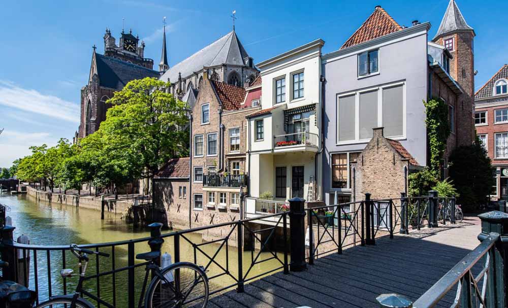 kerk-hotel-stad