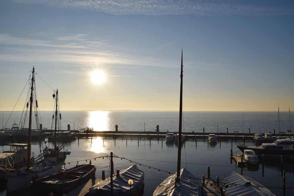 volendam avond haven