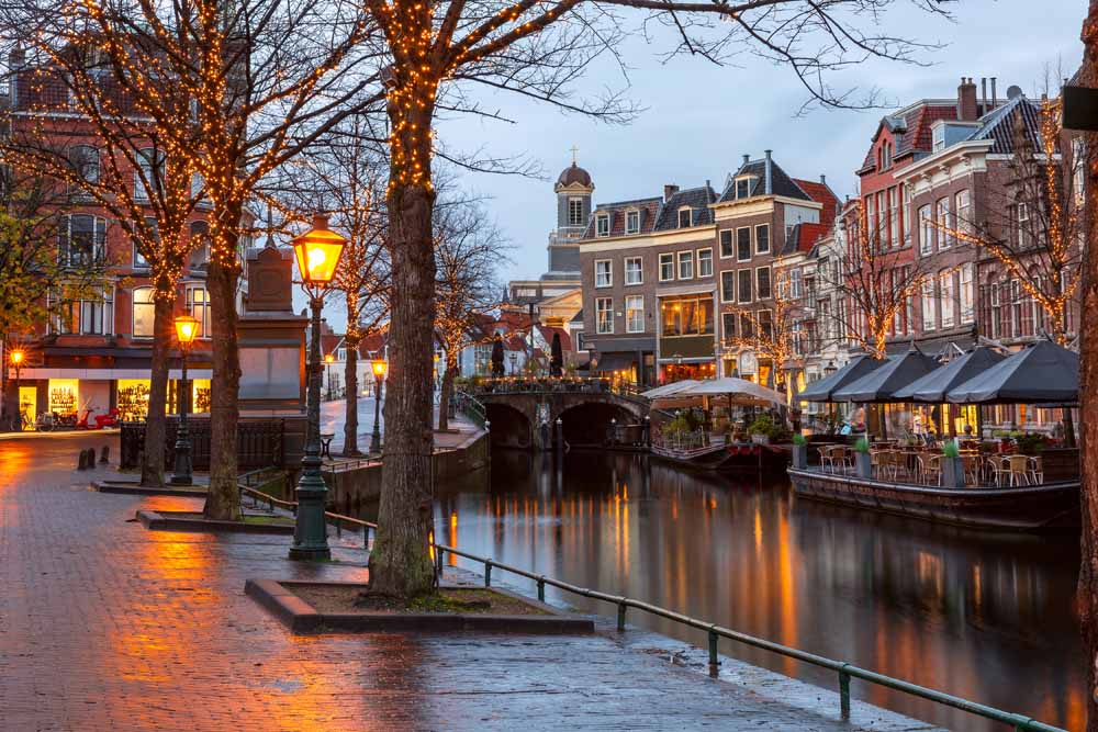 fietsen van hotel naar hotel bagagetransport omgeving leiden