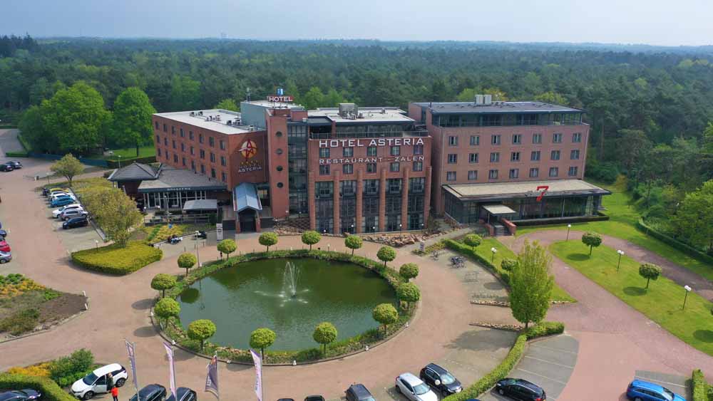 hotel asteria venray limburg actie bovenaanzicht hotelvijver