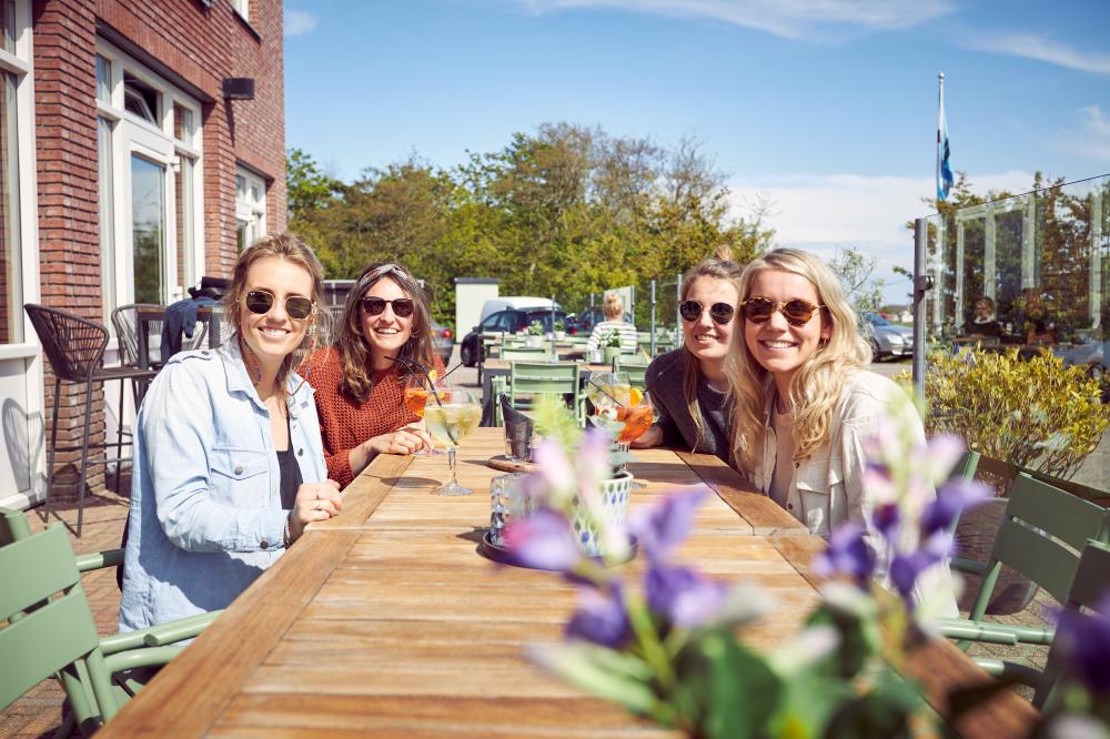 Hotel terras zon Texel