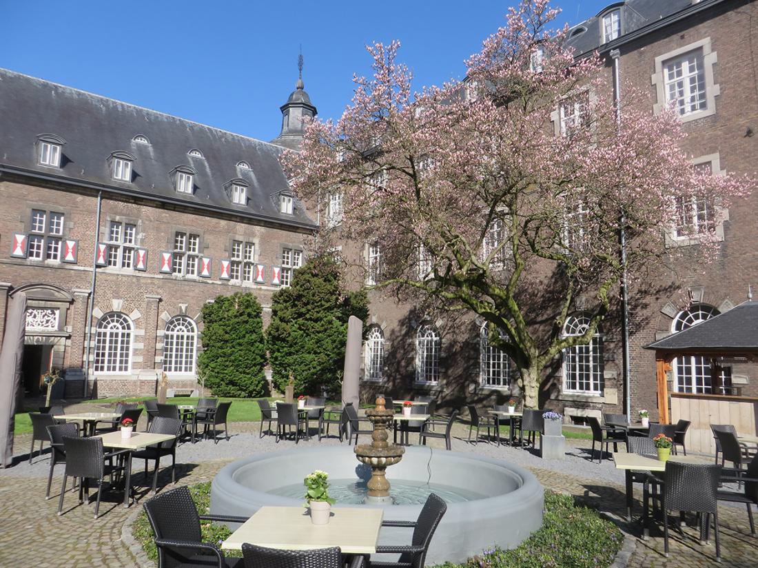 Hotel Abdij Rolduc Limburg Terras