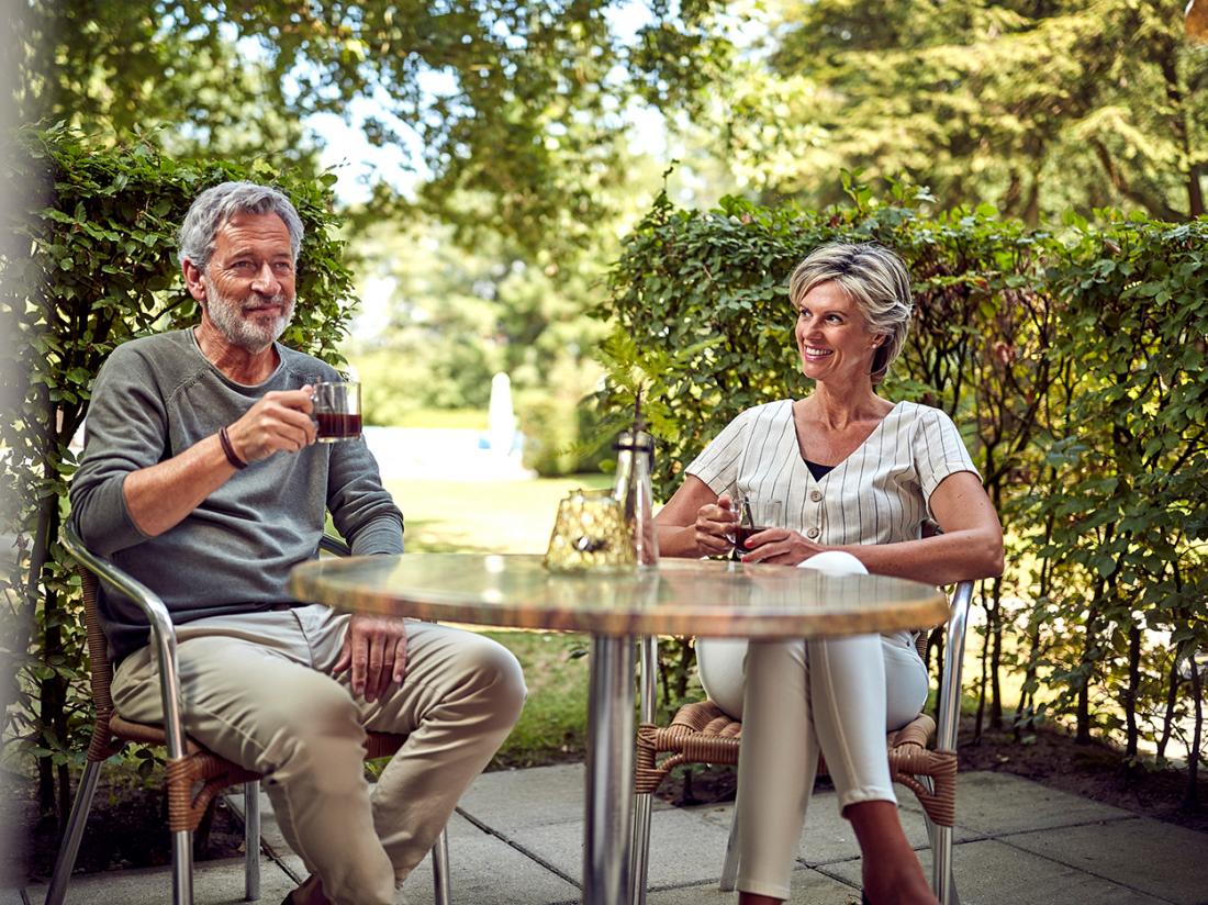 Weekendjeweg Veluwe Westcord Terras mensen genieten