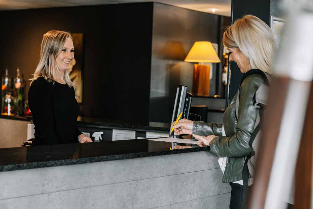 Golden Tulip Hotel Zevenbergen receptie hotelarrangement overnachten
