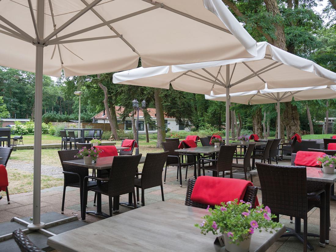 hotelaanbieding wildthout hotel terras