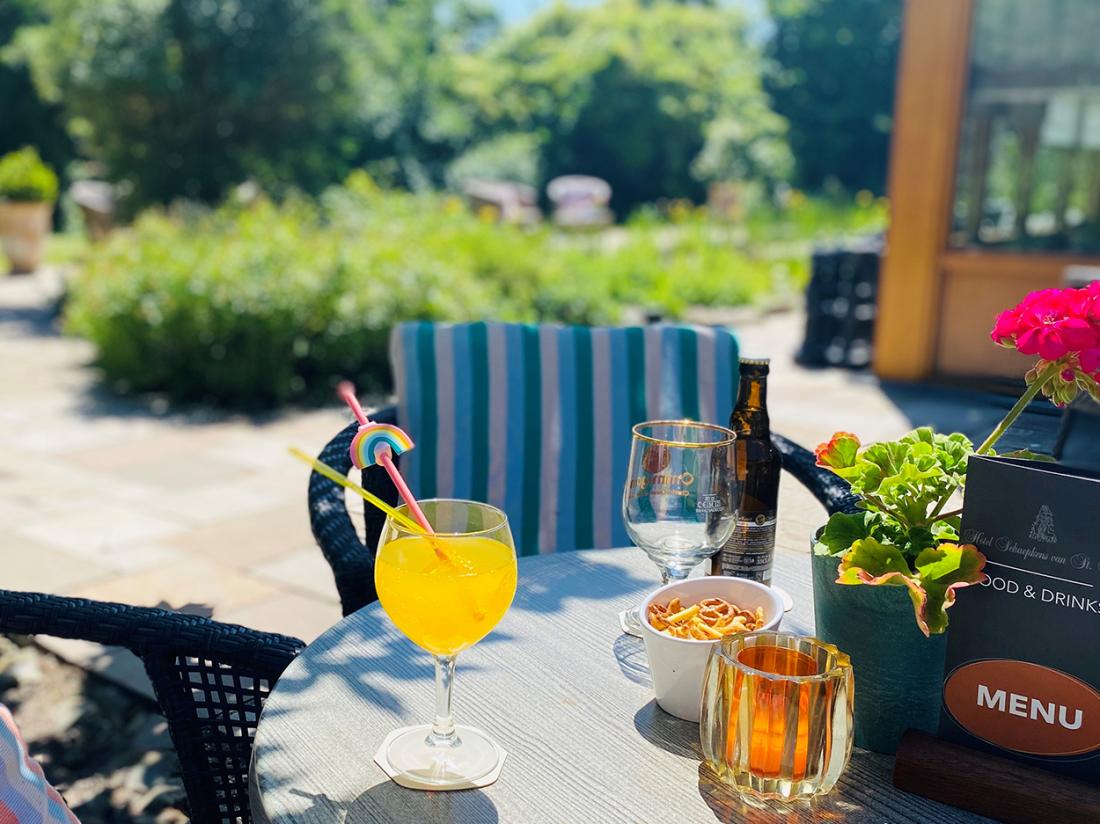 Hotel Schaepkens van Sint Fijt Valkenburg Limburg Terras Drankjes