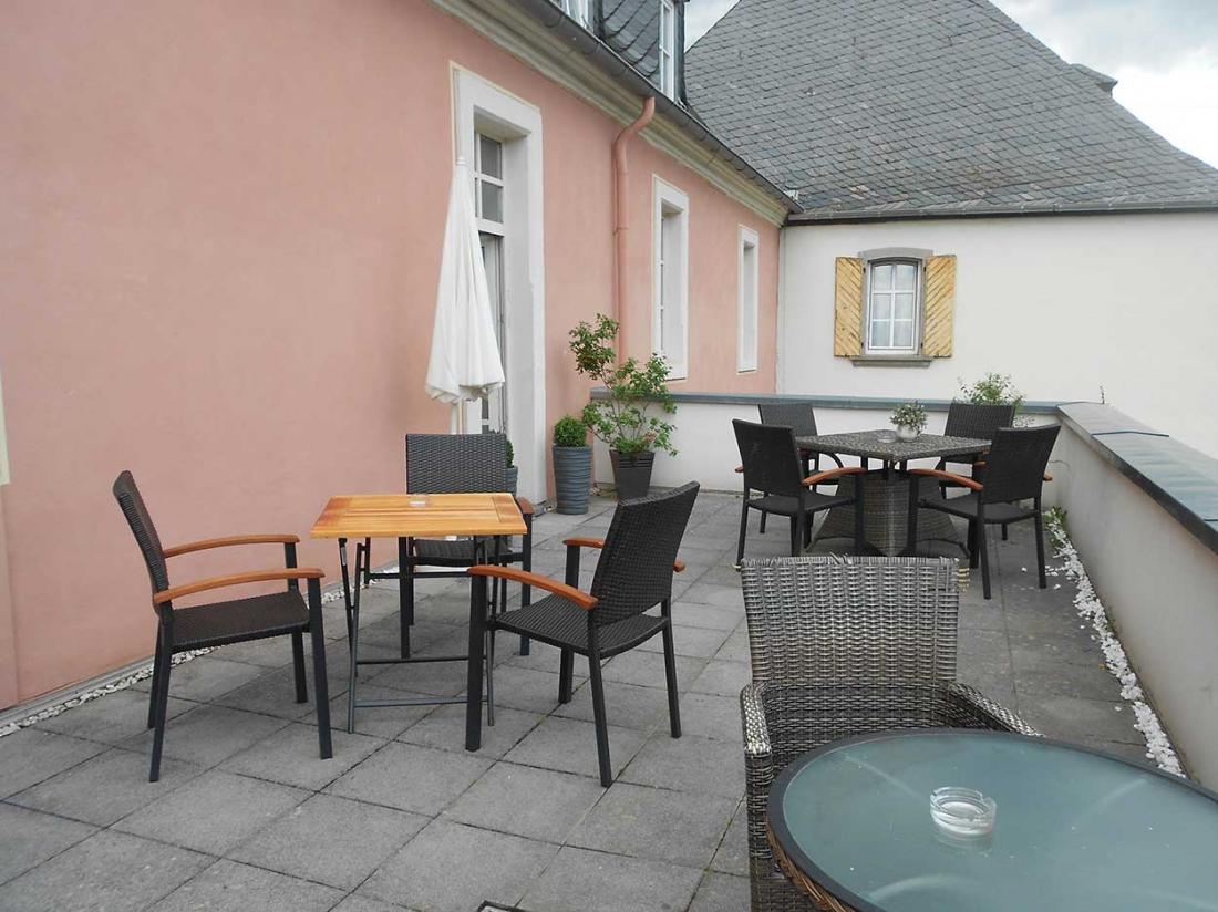 terras Gstehaus Moselkloster hotelaanbieding trittenheim