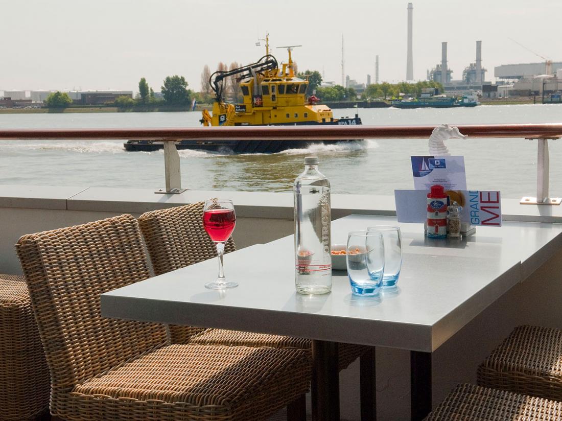 Hotel Vlaardingen Terras Water