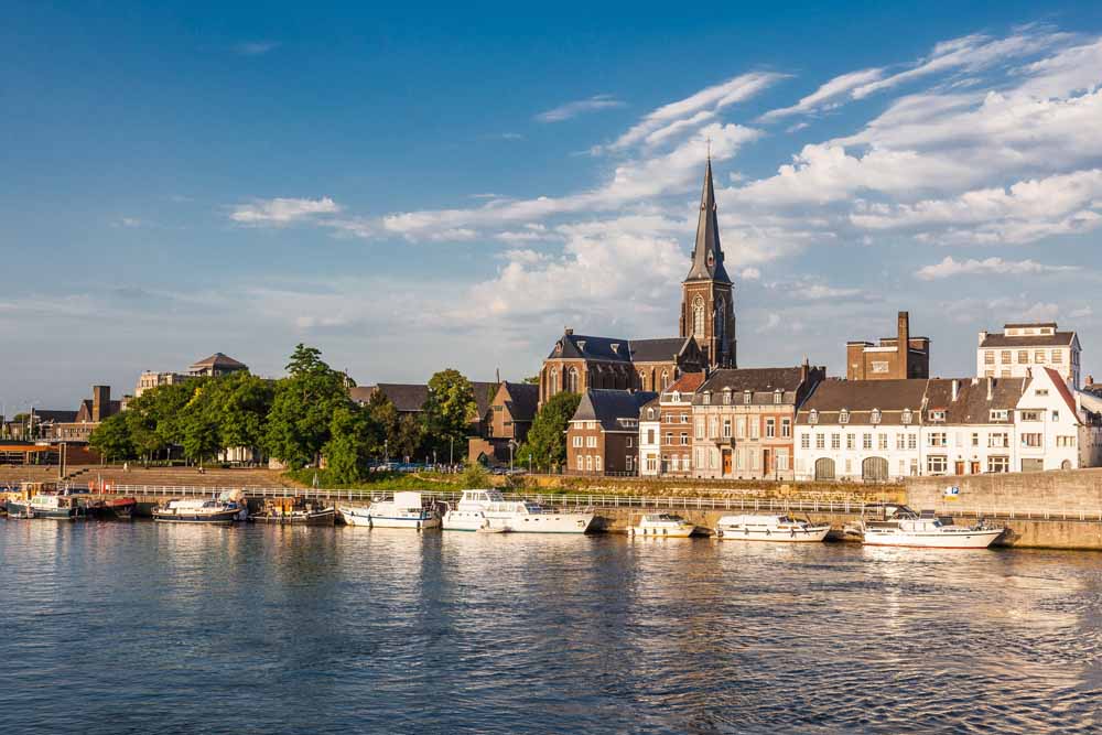 dreamstime xl 32795813 maastricht