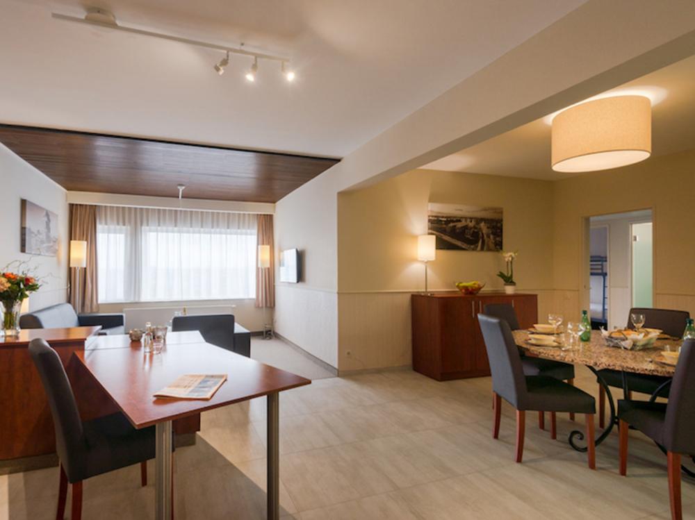 Arass Hotel Antwerpen Hotelaanbieding Family Apartment Woongedeelte