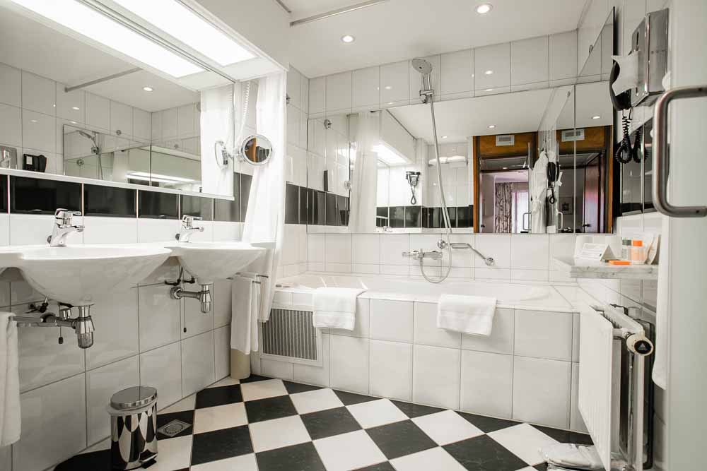 Hotel Central Den Bosch aanbieding Junior suite 5 badkamer