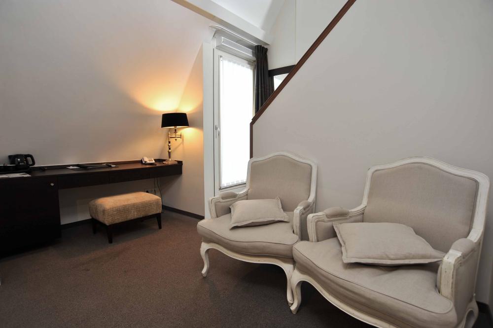 hotel west ende helmond hotelaanbieding junior suite met vide zitje