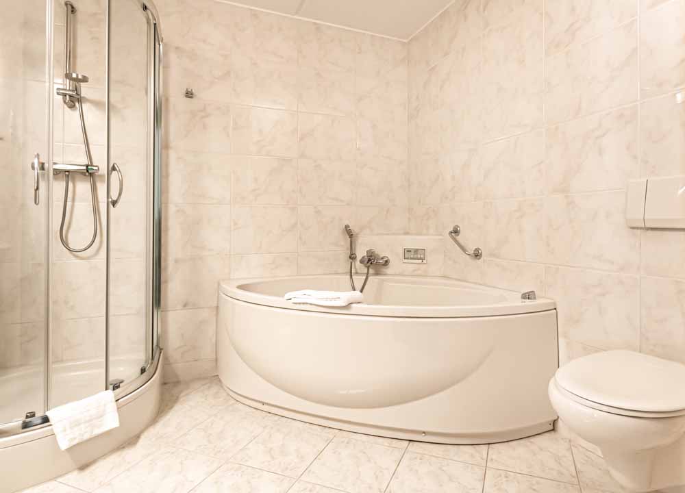 Sporthotel Iselmar badkamer standaard kamer