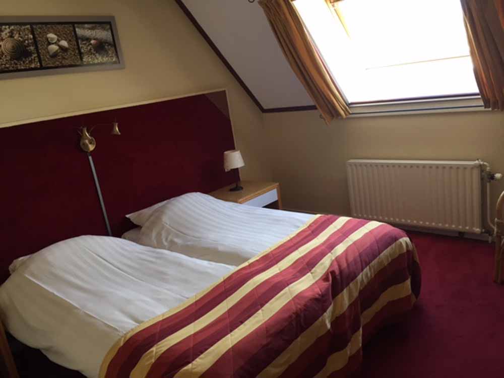 2089631d83456767 hotelkamer 303