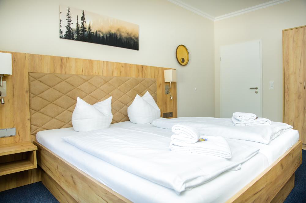 Waldhotel friedrichroda duitsland actie junior suite slaapkamer