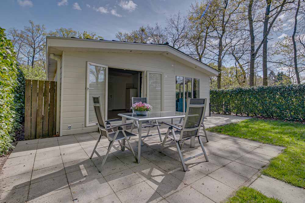huisje met priveterras vakantiepark de eese