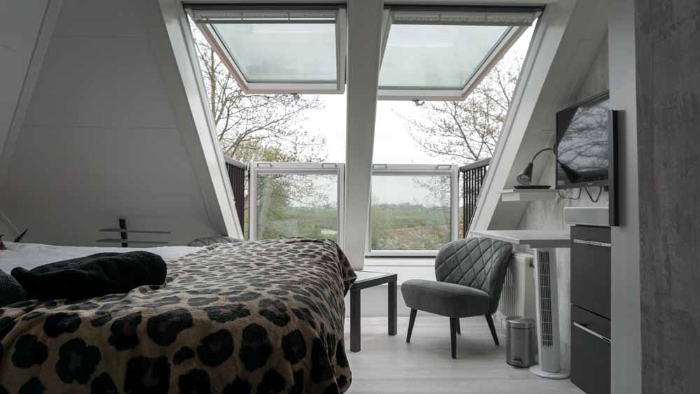 Luxe Kamer 2e verdieping  gedeeld sanitair 