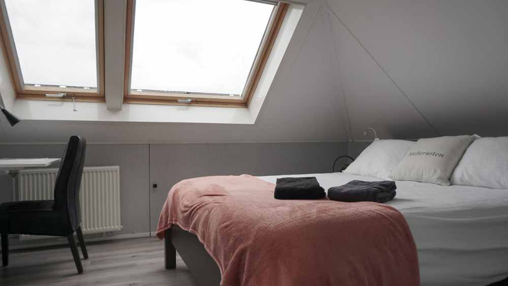 2 persoonskamer 2e verdieping  gedeeld sanitair 
